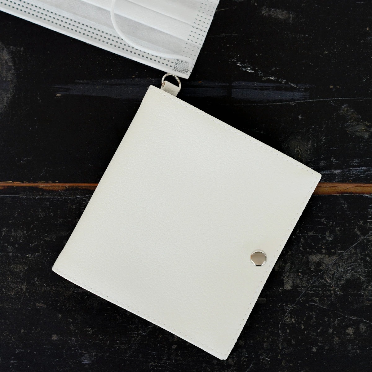 マスクケース「peace」清楚でクリーンなイメージのホワイト